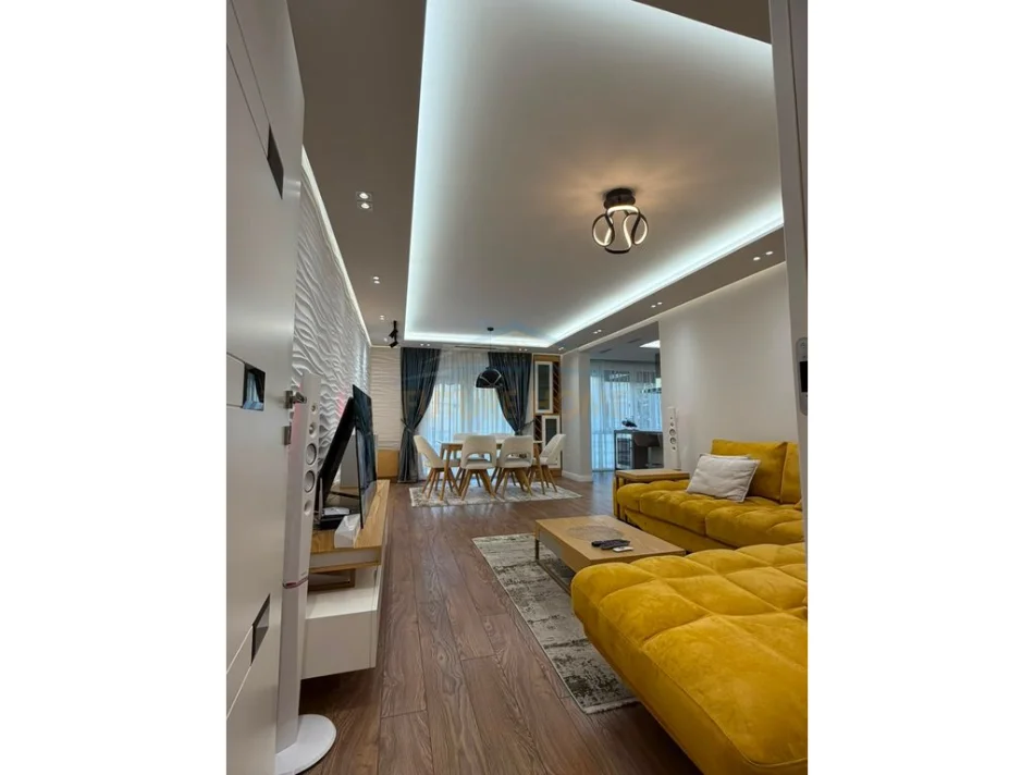 Tirane, shitet apartament 2+1+Ballkon Kati 2, 106 m² 255.000 € (Laprake)