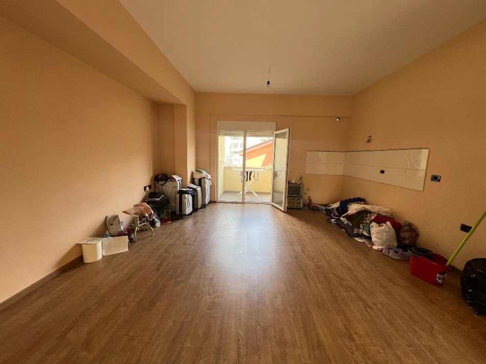 Tirane, shitet apartament 2+1+Ballkon Kati 2, 115 m² 260.000 € (Ali doci)