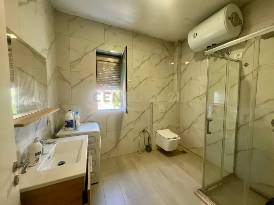 Tirane, shitet apartament 2+1+Ballkon Kati 2, 119 m² 210.000 € (Rruga e Durrësit)