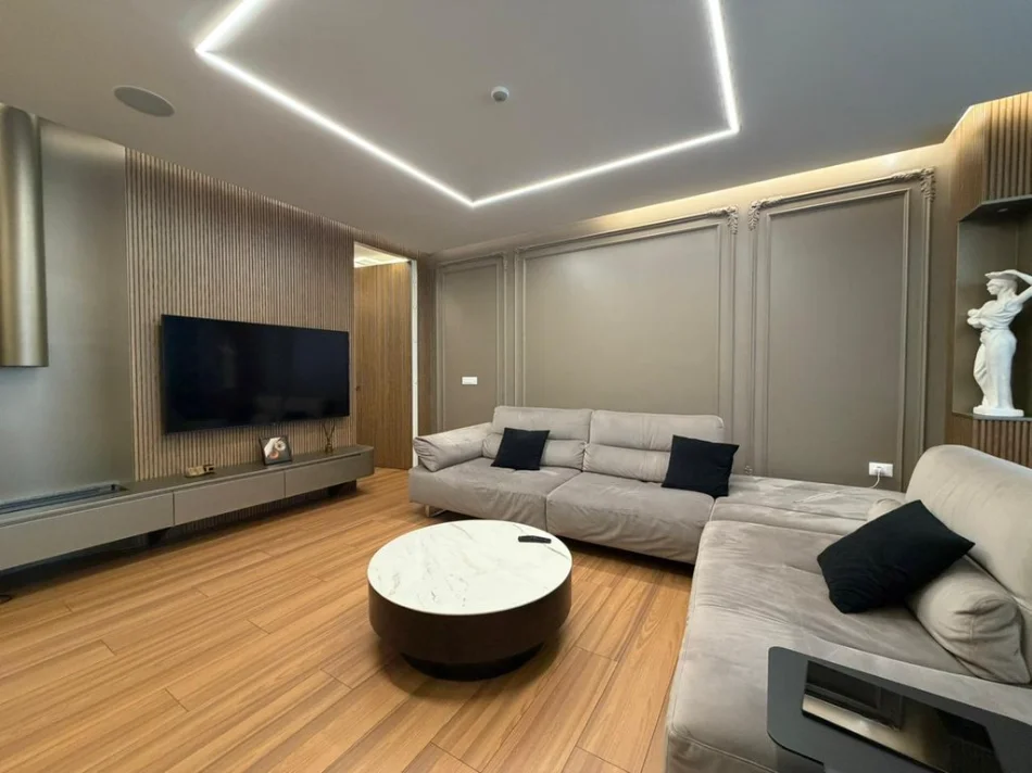 Tirane, shitet apartament 2+1+Ballkon Kati 2, 131 m² 360.000 € (Rruga e Kavajes, Tiranë)