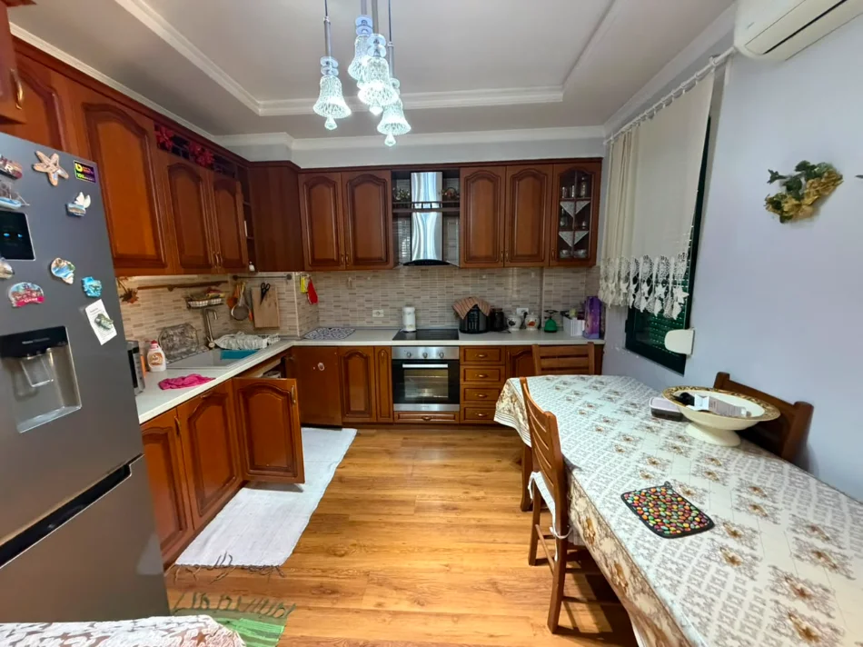 Tirane, shitet apartament 2+1+Ballkon Kati 2, 83 m² 184.000 € (Kodra e Diellit)