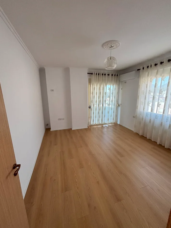 Tirane, shitet apartament 2+1+Ballkon Kati 2, 88 m² 135.000 € (FRESK)