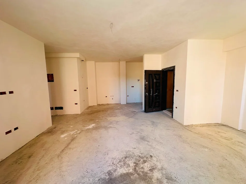 Tirane, shitet apartament 2+1+Ballkon Kati 2, 99 m² 158.000 € (Kopshti Botanik)