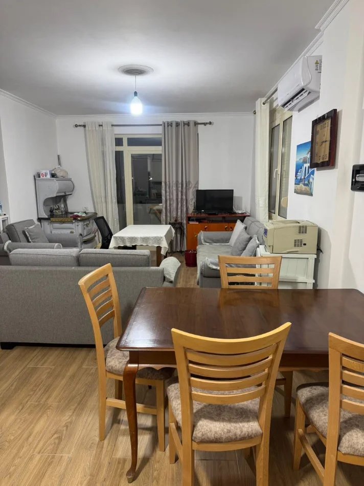 Tirane, shitet apartament 2+1+Ballkon Kati 3, 105 m² 125.000 € (rruga e kercikeve Babrru afer zones Kafja Remes Tirane.)