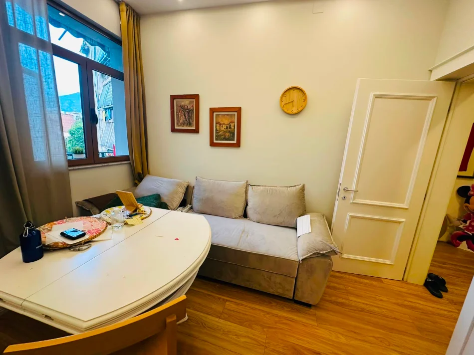 Tirane, shitet apartament 2+1+Ballkon Kati 3, 69 m² 158.000 € (Rruga E Durresit)