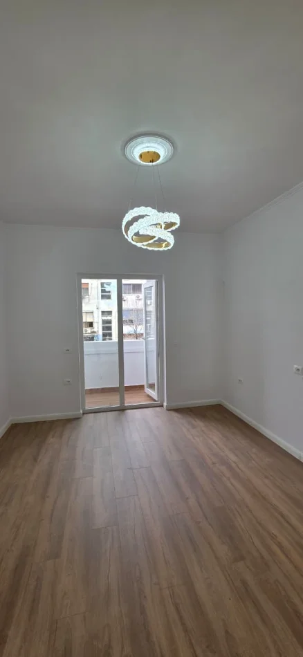 Tirane, shitet apartament 2+1+Ballkon Kati 3, 70 m² 148.000 € (Rr Bardhyl)
