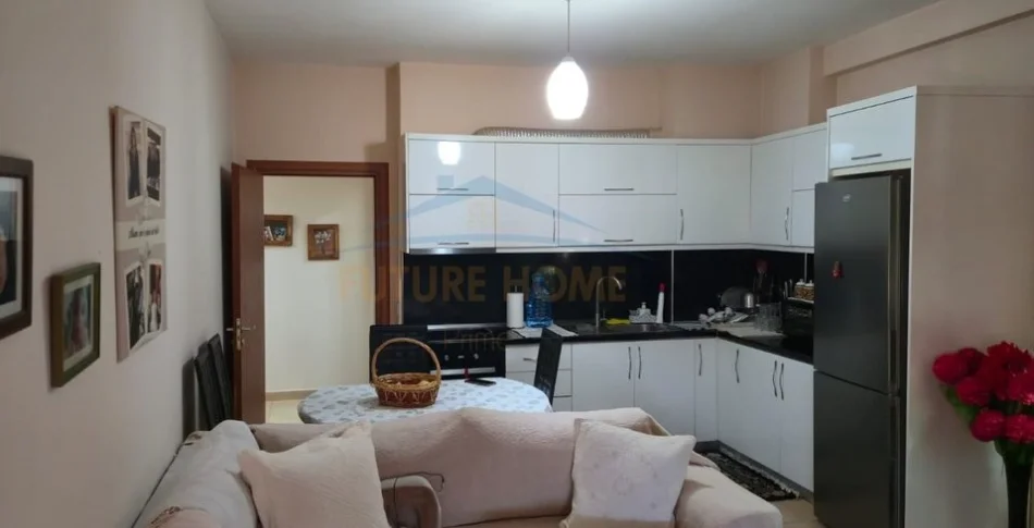Tirane, shitet apartament 2+1+Ballkon Kati 3, 88 m² 125.000 € (misto mame)