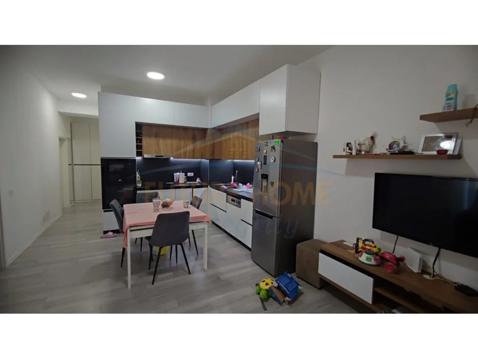 Tirane, shitet apartament 2+1+Ballkon Kati 3, 99 m² 175.000 € (Ali Demi)