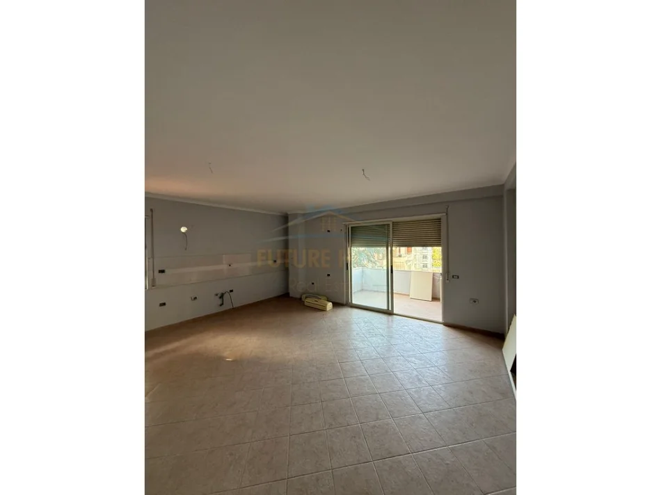 Tirane, shitet apartament 2+1+Ballkon Kati 3, 99 m² 227.000 € (Radisson)