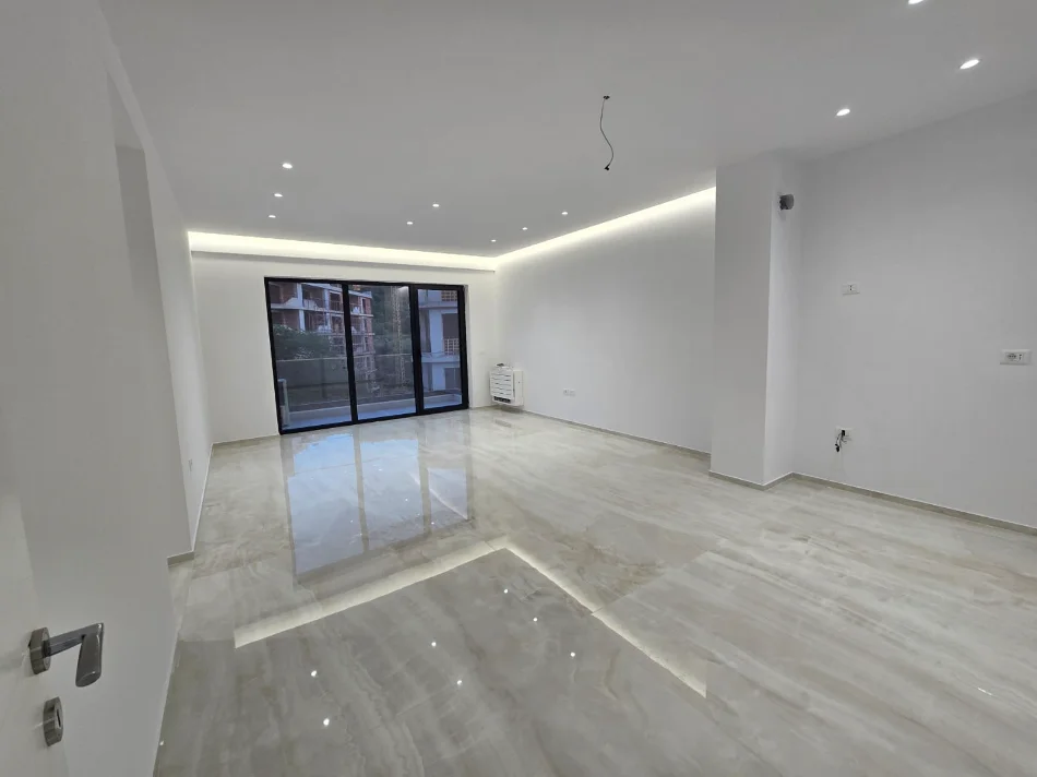 Tirane, shitet apartament 2+1+Ballkon Kati 3, (Hamdi Garunja)