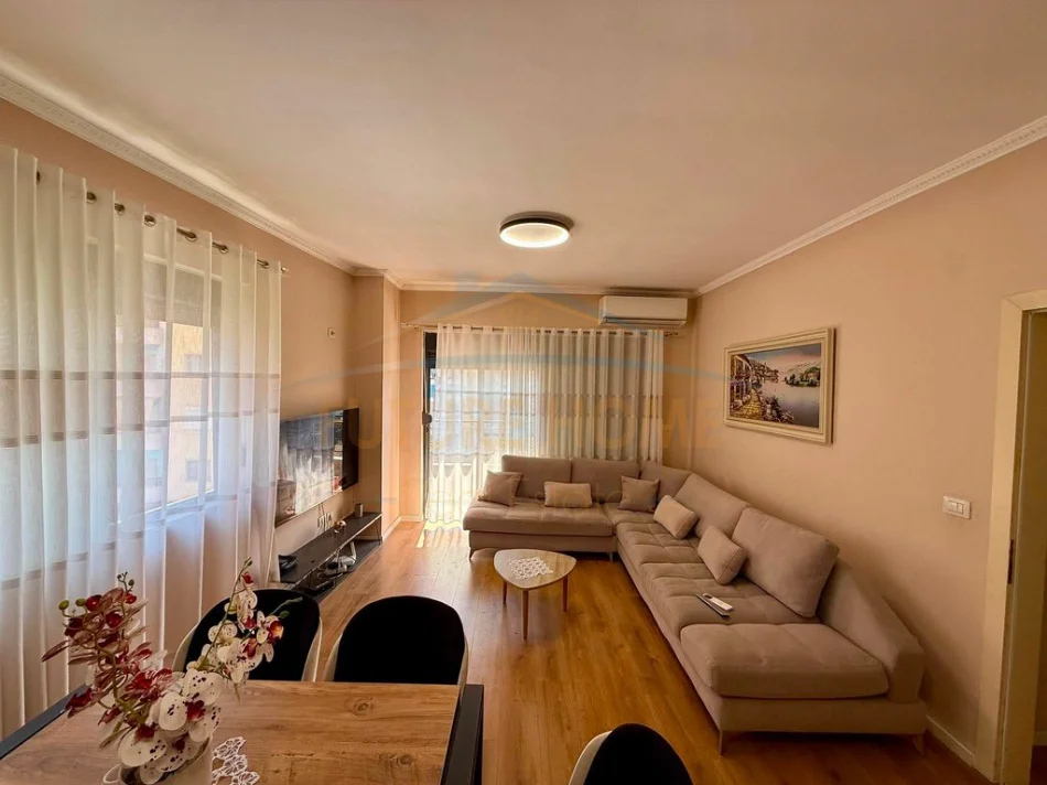 Tirane, shitet apartament 2+1+Ballkon Kati 4, 100 m² 165.000 € (Unaza e Re)