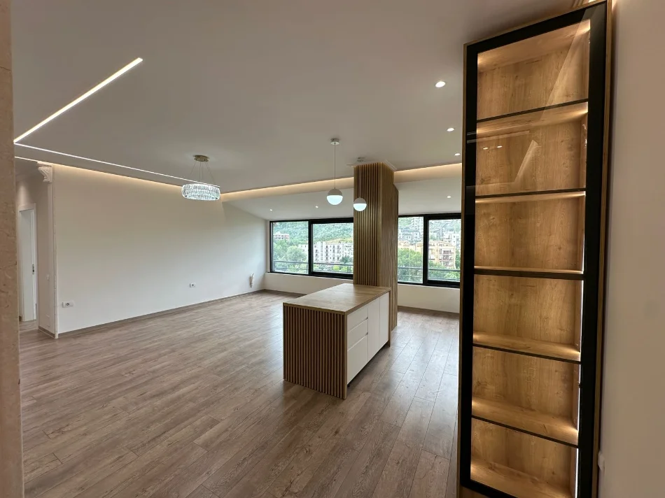 Tirane, shitet apartament 2+1+Ballkon Kati 4, 106 m² (Liqeni i Thate)