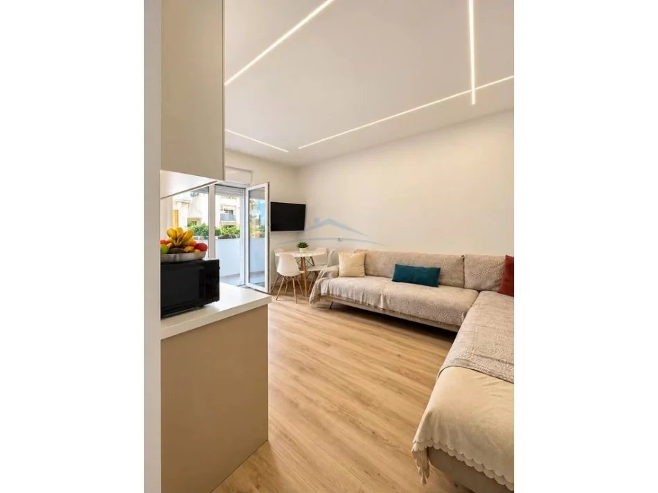 Tirane, shitet apartament 2+1+Ballkon Kati 4, 57 m² (Shkolla e Bashkuar),    13,900,000 Leke/Reja