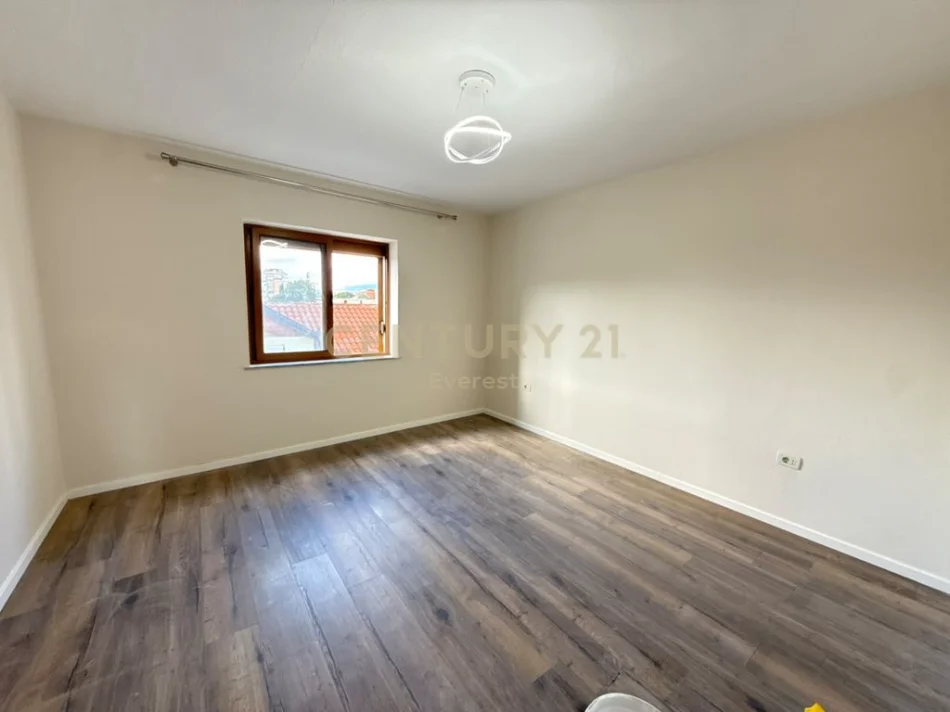 Tirane, shitet apartament 2+1+Ballkon Kati 4, 68 m² 151.000 € (Rr Bardhyl)
