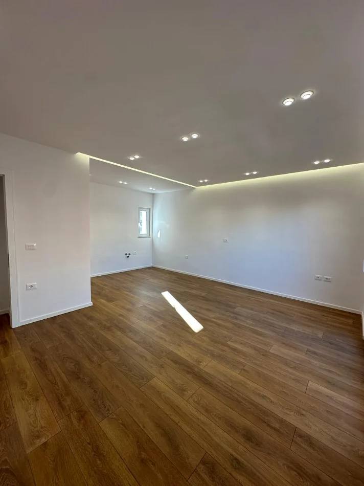Tirane, shitet apartament 2+1+Ballkon Kati 4, 75 m² 193.000 € (Bulevardi Zogu I)