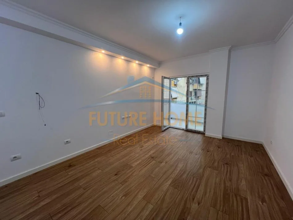 Tirane, shitet apartament 2+1+Ballkon Kati 4, 75 m² 255.000 € (Rruga e Bogdaneve)