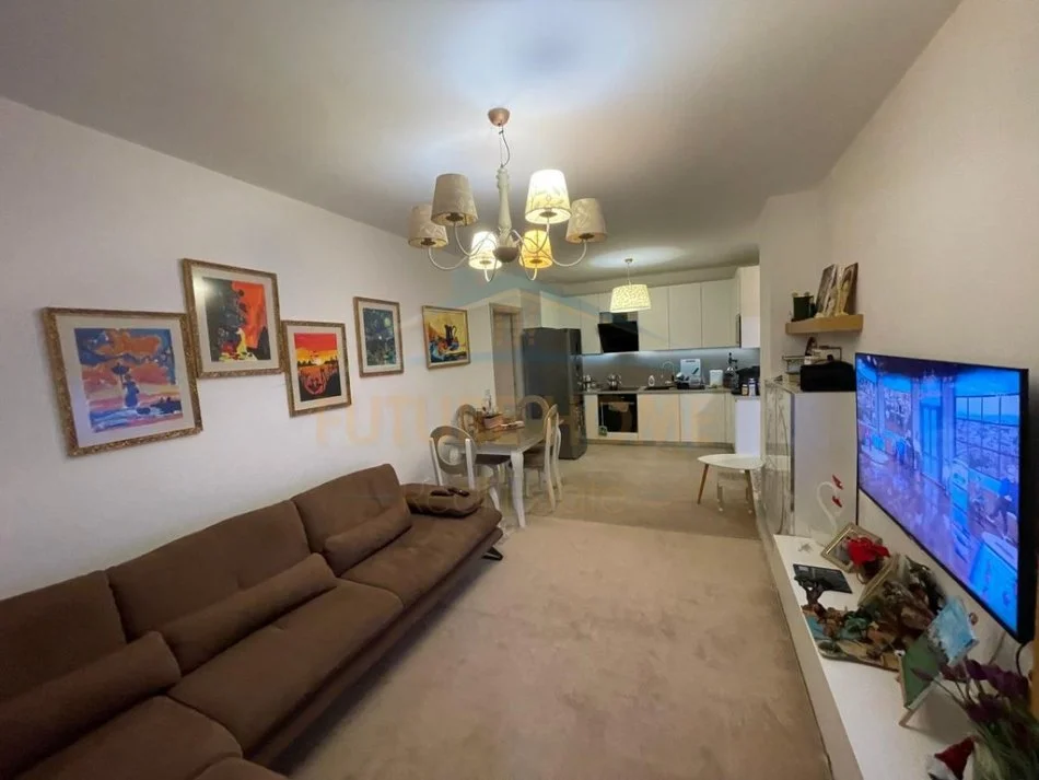 Tirane, shitet apartament 2+1+Ballkon Kati 4, 83 m²