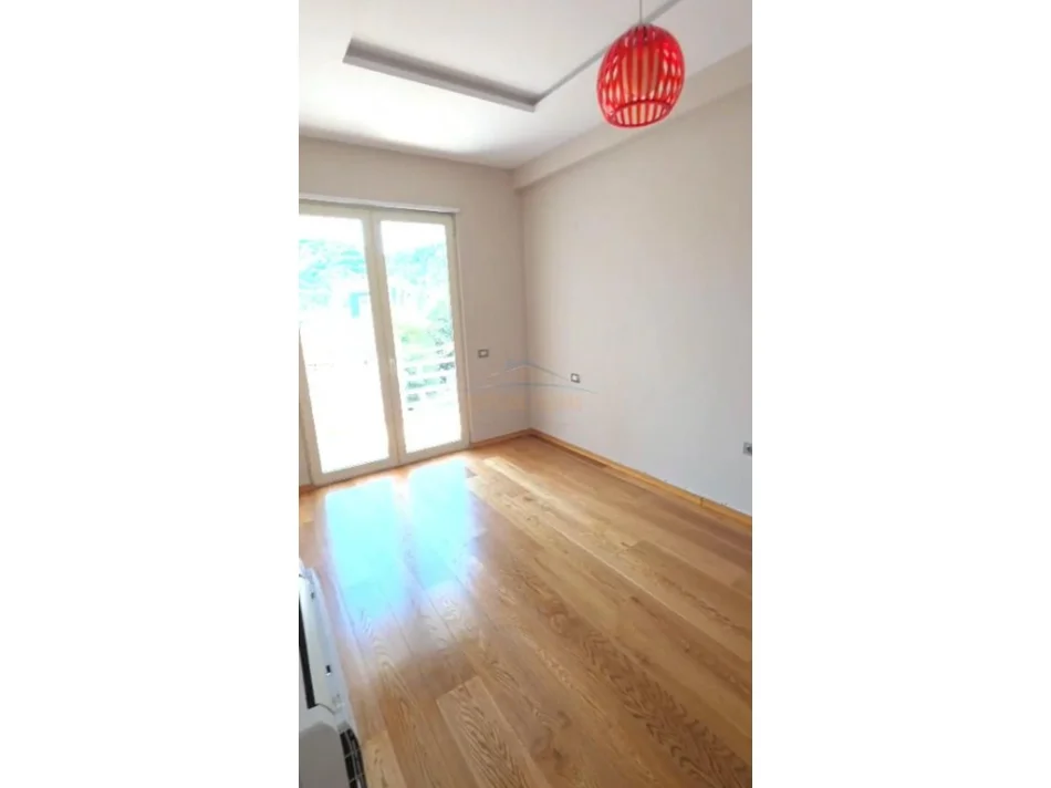 Tirane, shitet apartament 2+1+Ballkon Kati 4, 95 m² 260.000 €