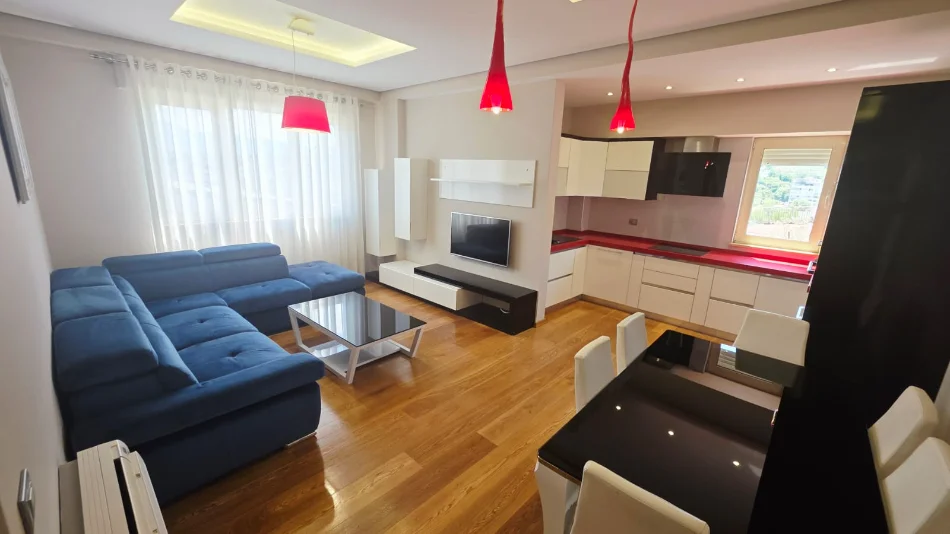 Tirane, shitet apartament 2+1+Ballkon Kati 4, 96 m² 260.000 € (Liqeni i Thate)