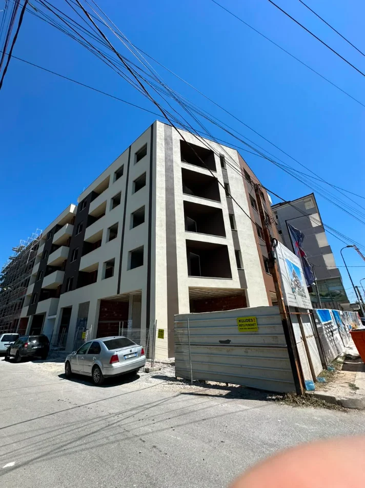 Tirane, shitet apartament 2+1+Ballkon Kati 4, 97 m² 82.450 € (Kamez Rruga 