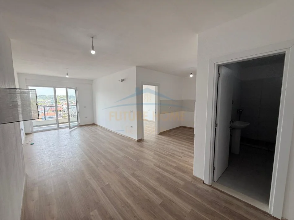 Tirane, shitet apartament 2+1+Ballkon Kati 5, 107 m² 122.000 € (Kombinat)