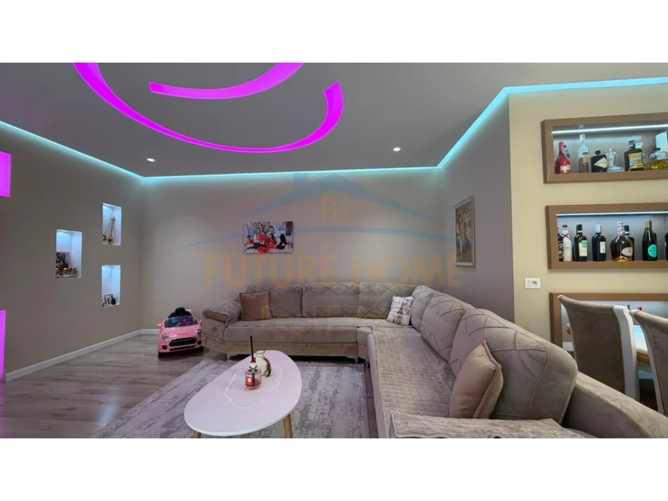 Tirane, shitet apartament 2+1+Ballkon Kati 5, 118 m² 155.000 € (Unaza e Re)