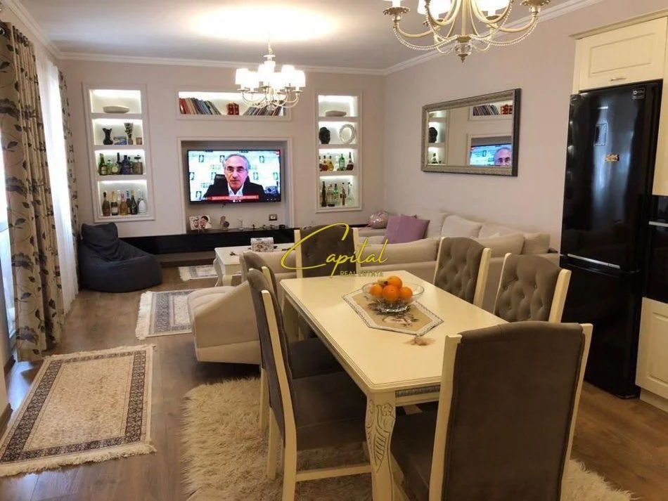 Tirane, shitet apartament 2+1+Ballkon Kati 5, 127 m² 160.000 € (FRESKU)