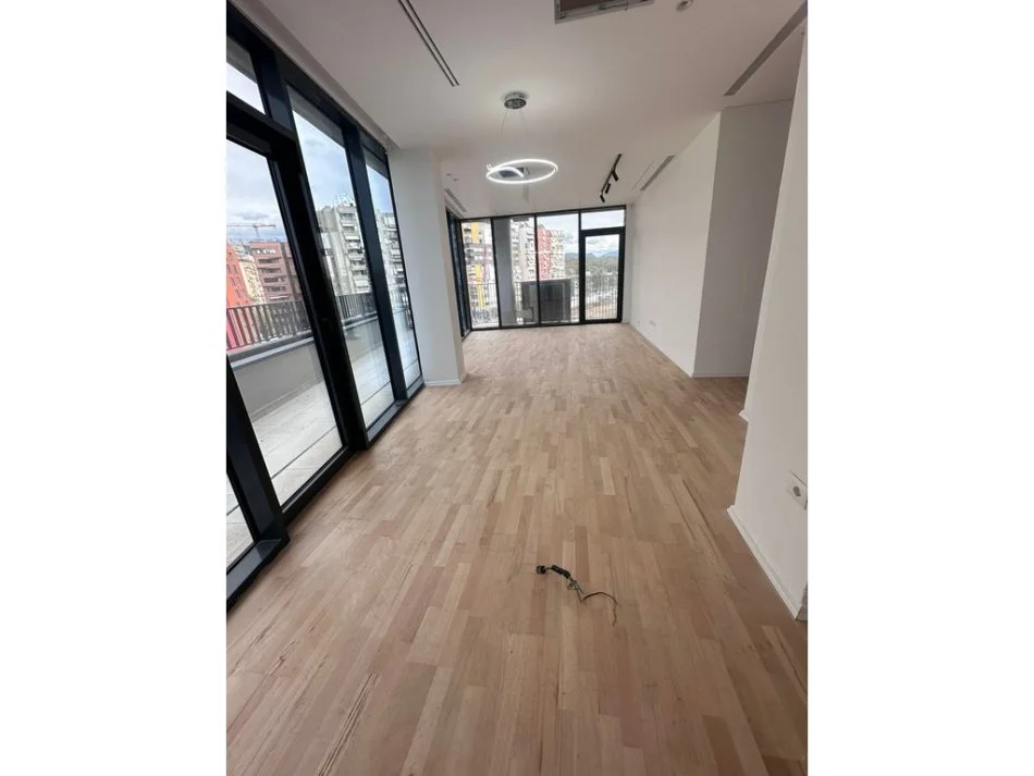 Tirane, shitet apartament 2+1+Ballkon Kati 5, 129 m² 486.000 € (LAKE VIEW LIQENI)