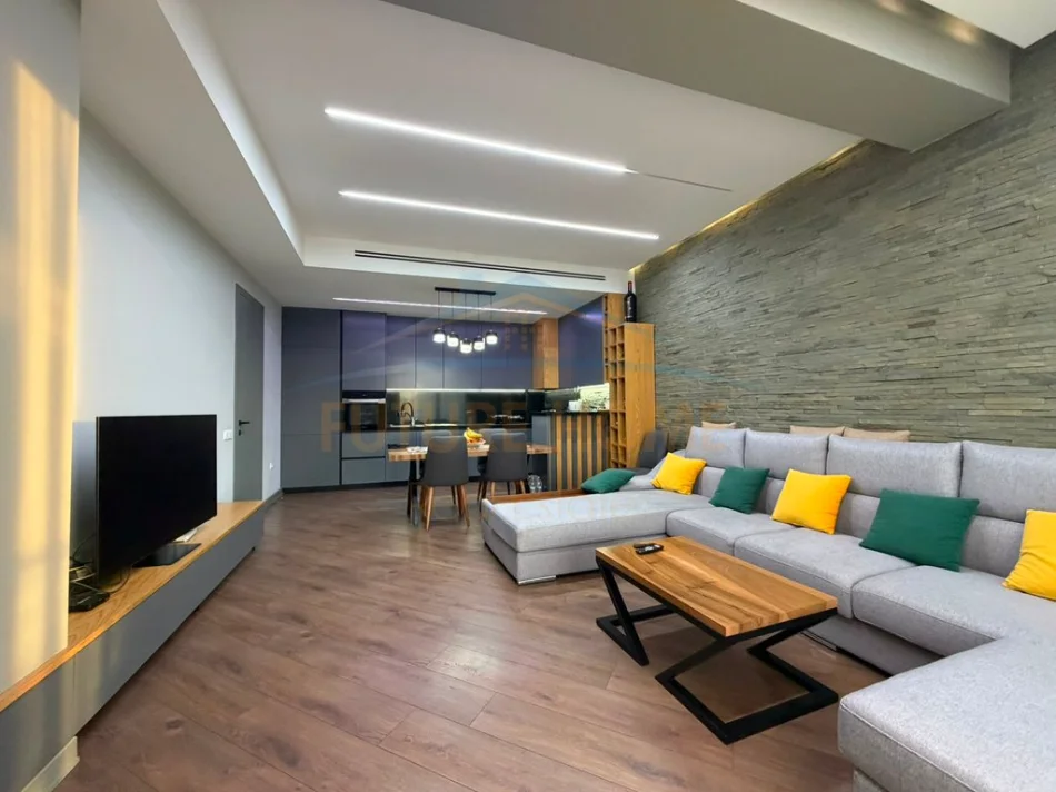 Tirane, shitet apartament 2+1+Ballkon Kati 5, 130 m² 390.000 € (SQUARE 21 RRUGA E KAVAJES)