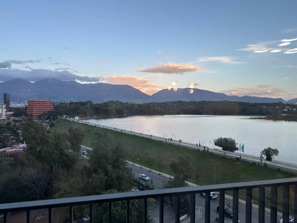 Tirane, shitet apartament 2+1+Ballkon Kati 5, 132 m² (Lake View Residence)