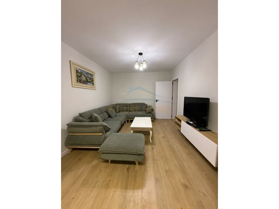 Tirane, shitet apartament 2+1+Ballkon Kati 5, 56 m² 155.000 € (Rruga Ferit Xhajko)