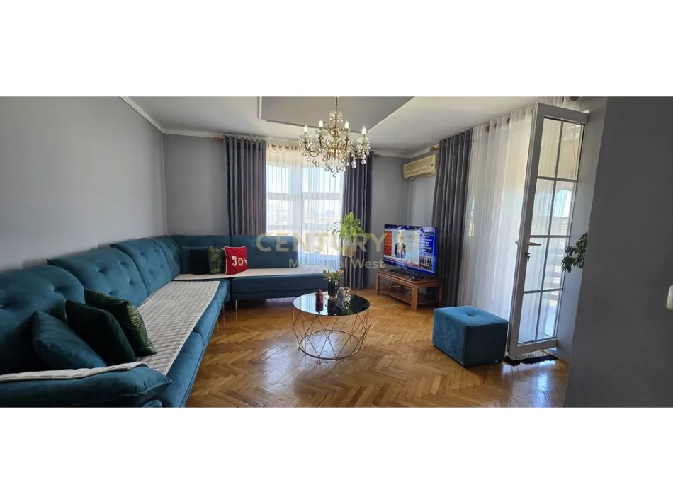 Tirane, shitet apartament 2+1+Ballkon Kati 5, 92 m² 189.000 € (Medreseja)