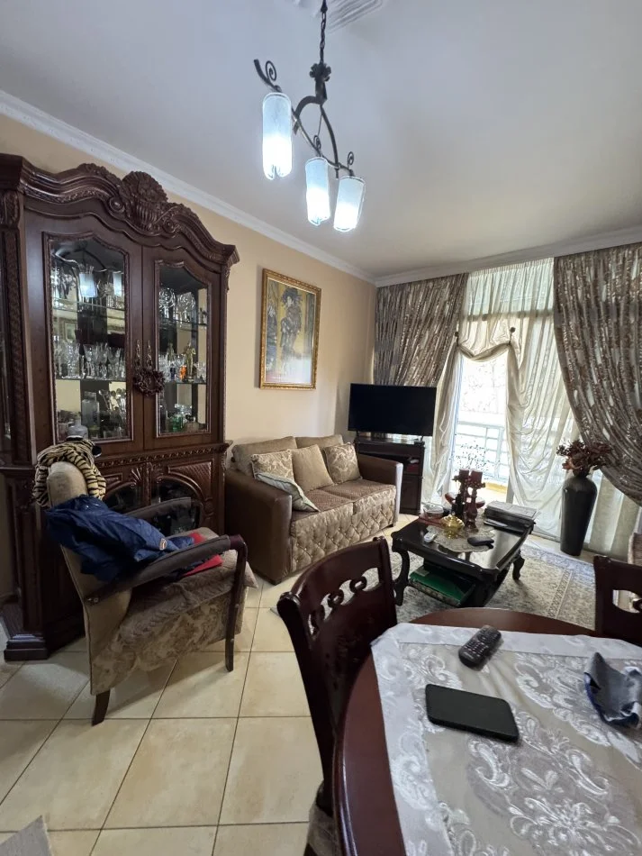 Tirane, shitet apartament 2+1+Ballkon Kati 5, 94 m² 165.000 € (ISH TREGU ELEKTRIK)