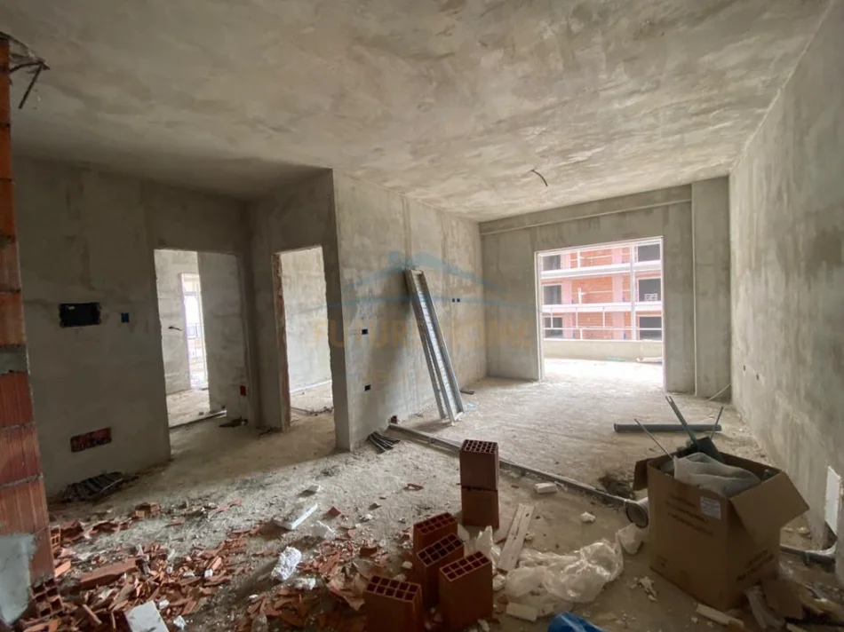 Tirane, shitet apartament 2+1+Ballkon Kati 5, 97 m² 15,621,000 Lekë (Ish Fusha e Aviacionit)