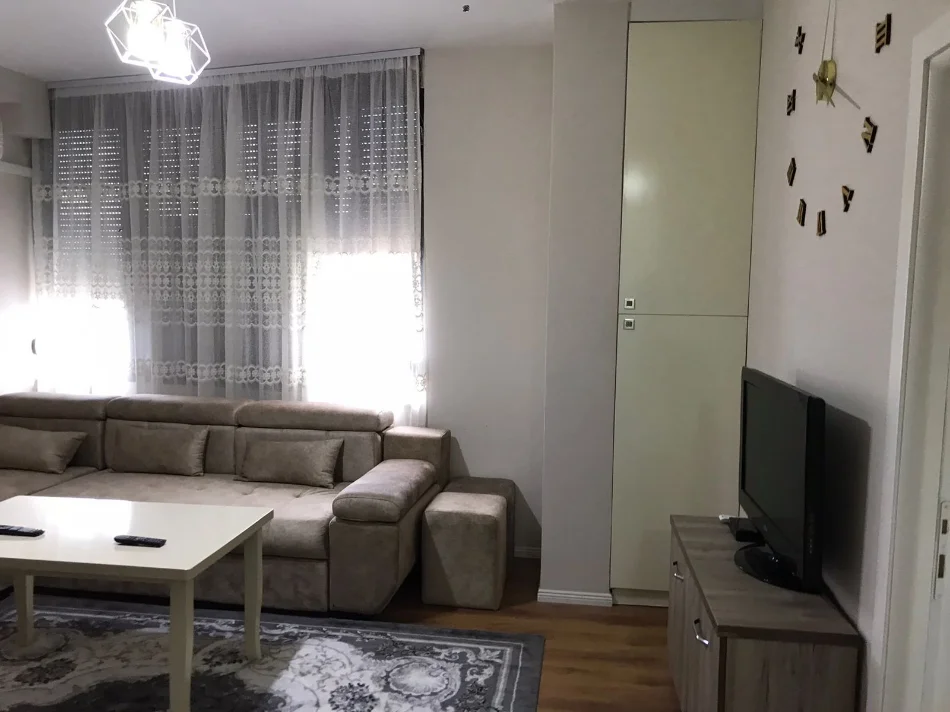 Tirane, shitet apartament 2+1+Ballkon Kati 6, 105 m² 140.000 € (tek Restorant Fresku Tirane)