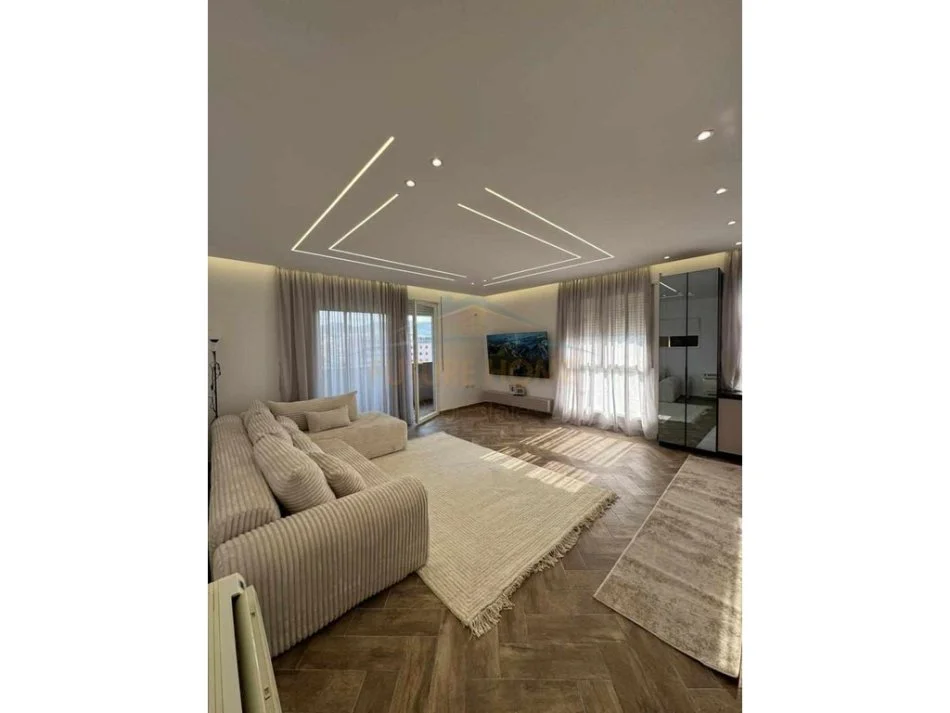 Tirane, shitet apartament 2+1+Ballkon Kati 6, 112 m² 285.000 € (Ish Parku Autobuzave)