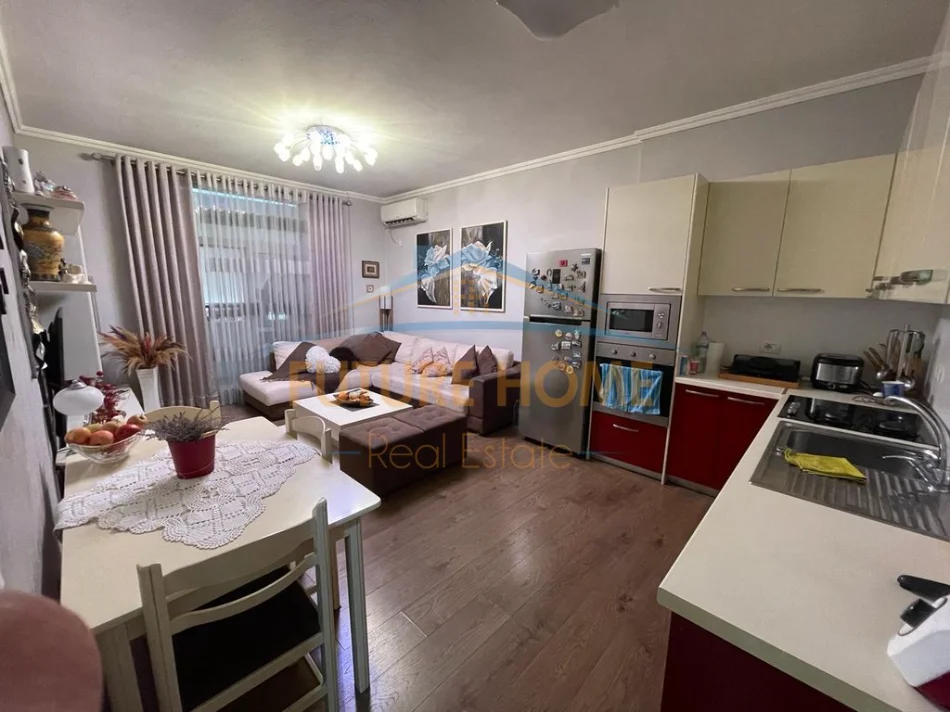 Tirane, shitet apartament 2+1+Ballkon Kati 6, 81 m² 230.000 €