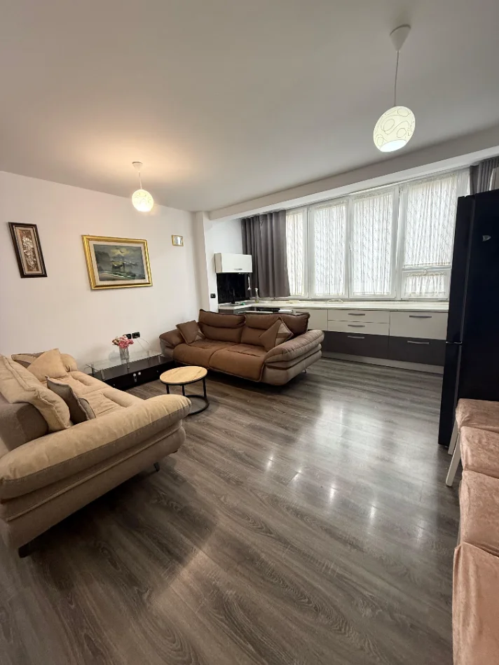 Tirane, shitet apartament 2+1+Ballkon Kati 6, 90 m² 185.000 € (Ish Fusha e Aviacionit)