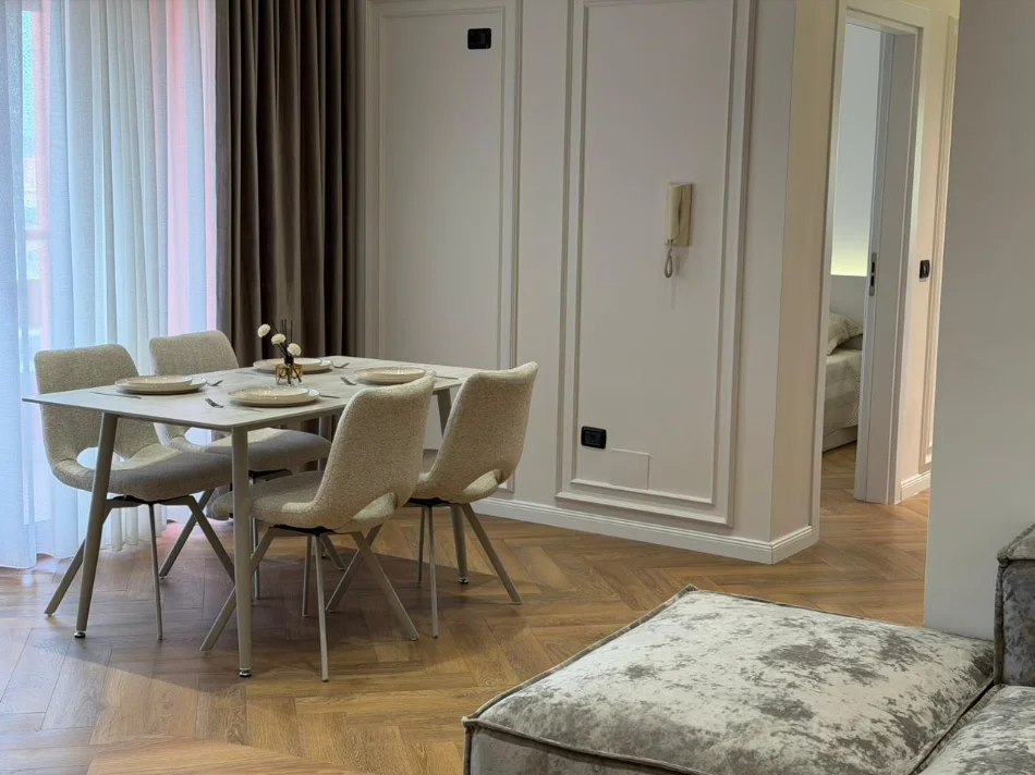 Tirane, shitet apartament 2+1+Ballkon Kati 7, 101 m² 230.000 € (Rruga e Kavajes)