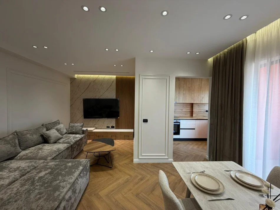 Tirane, shitet apartament 2+1+Ballkon Kati 7, 101 m² (Përballë Kompleksit Delijorgji️)