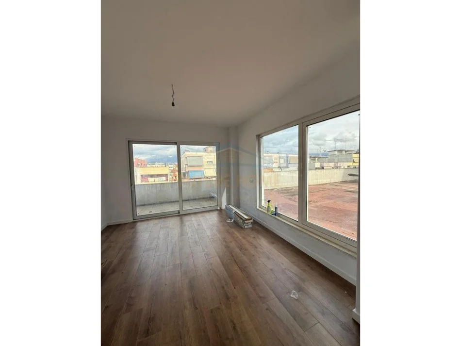 Tirane, shitet apartament 2+1+Ballkon Kati 7, 125 m² 210.000 € (Unaza e Re)