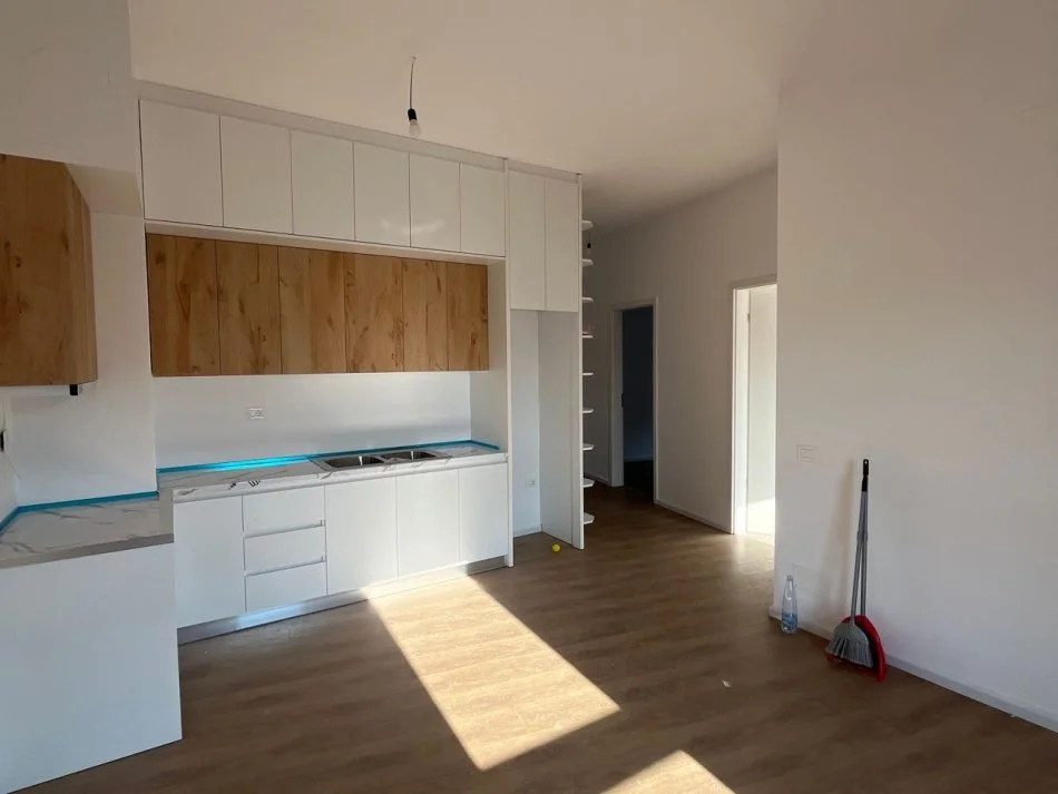 Tirane, shitet apartament 2+1+Ballkon Kati 7, 74 m² 128.000 € (ALI DEMI)
