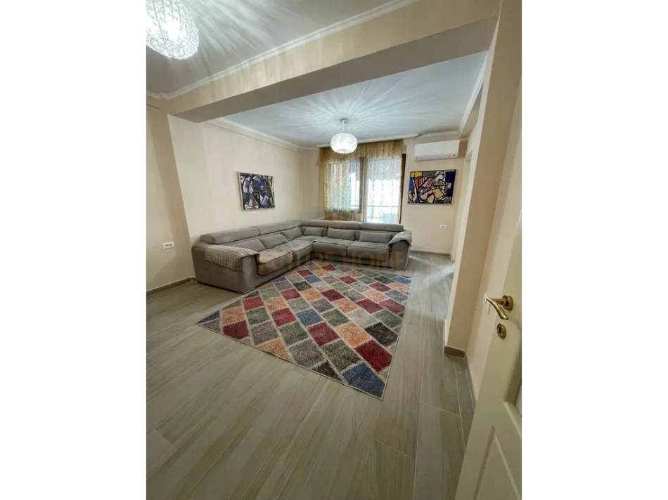 Tirane, shitet apartament 2+1+Ballkon Kati 7, 87 m² 252.000 € (Stacioni i trenit)