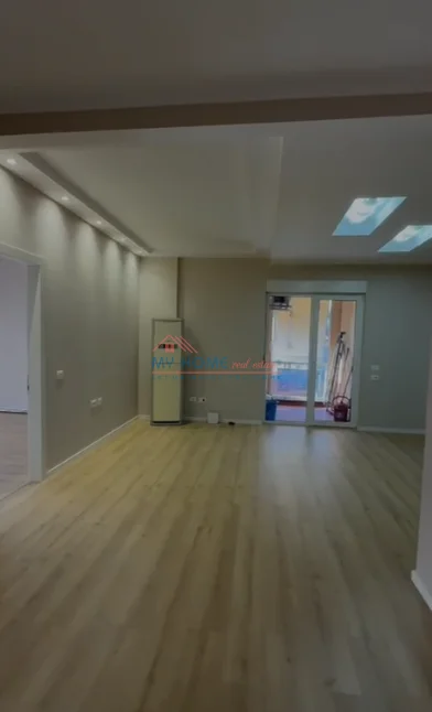 Tirane, shitet apartament 2+1+Ballkon Kati 7, 91 m² 205.000 € (Rruga Xhanfize Keko)