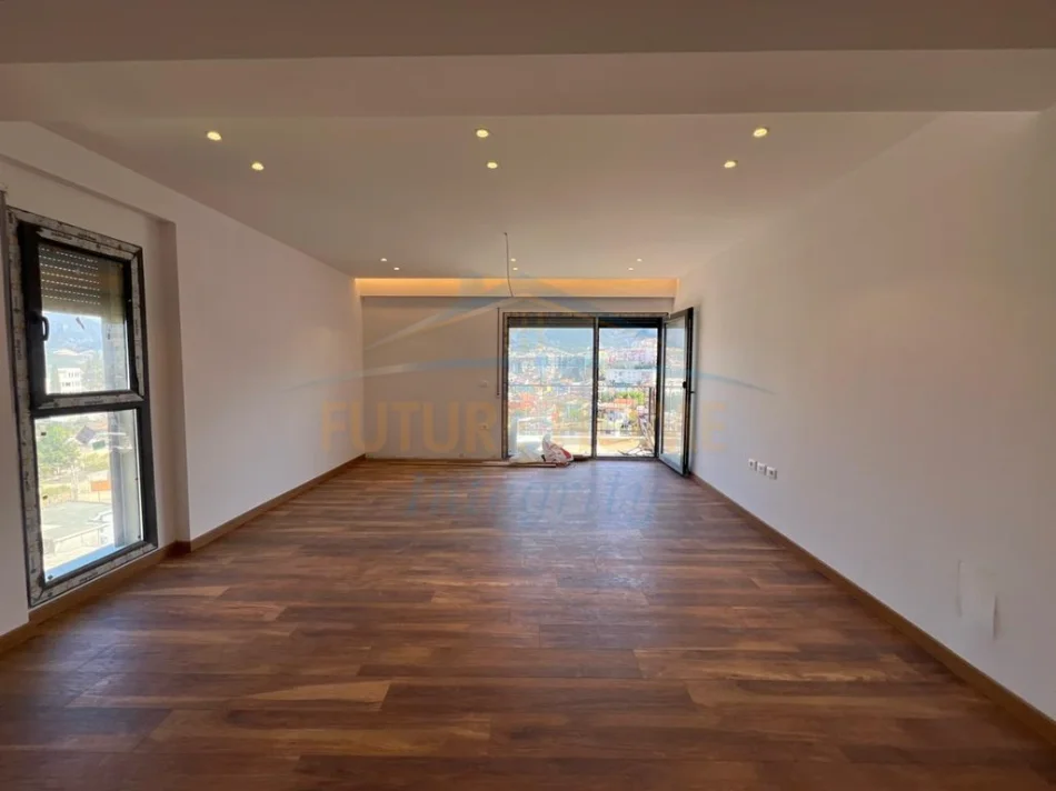 Tirane, shitet apartament 2+1+Ballkon Kati 8, 101 m² 170.000 € (Porcelan)