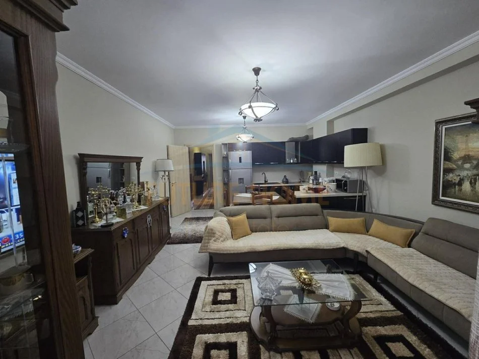 Tirane, shitet apartament 2+1+Ballkon Kati 8, 104 m² 150.000 €