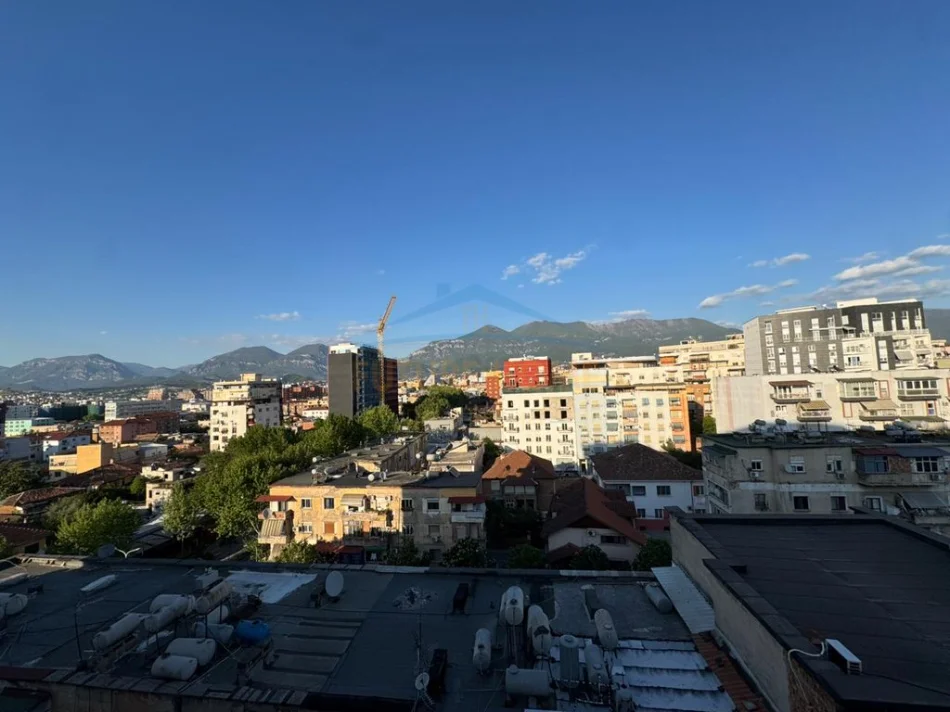 Tirane, shitet apartament 2+1+Ballkon Kati 8, 104 m² 230.000 € (Rruga e Barrikadave)