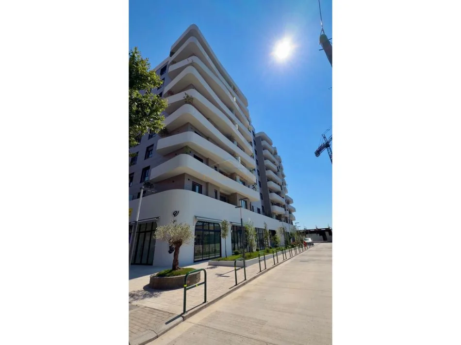 Tirane, shitet apartament 2+1+Ballkon Kati 8, 105.000 €