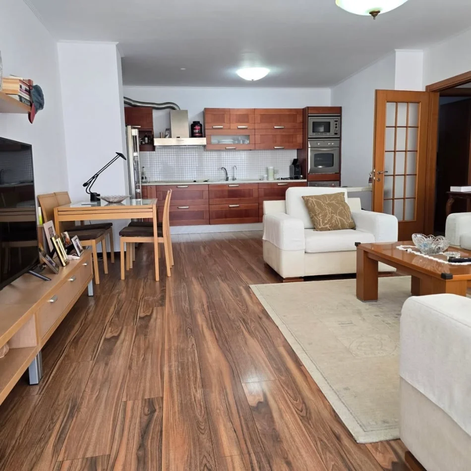 Tirane, shitet apartament 2+1+Ballkon Kati 8, 130 m² (Vaso Pasha)