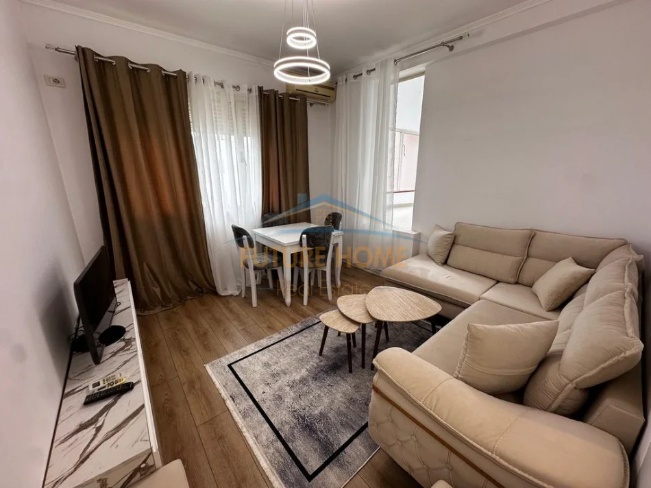Tirane, shitet apartament 2+1+Ballkon Kati 8, 81 m² 155.000 € (Unaza e re)